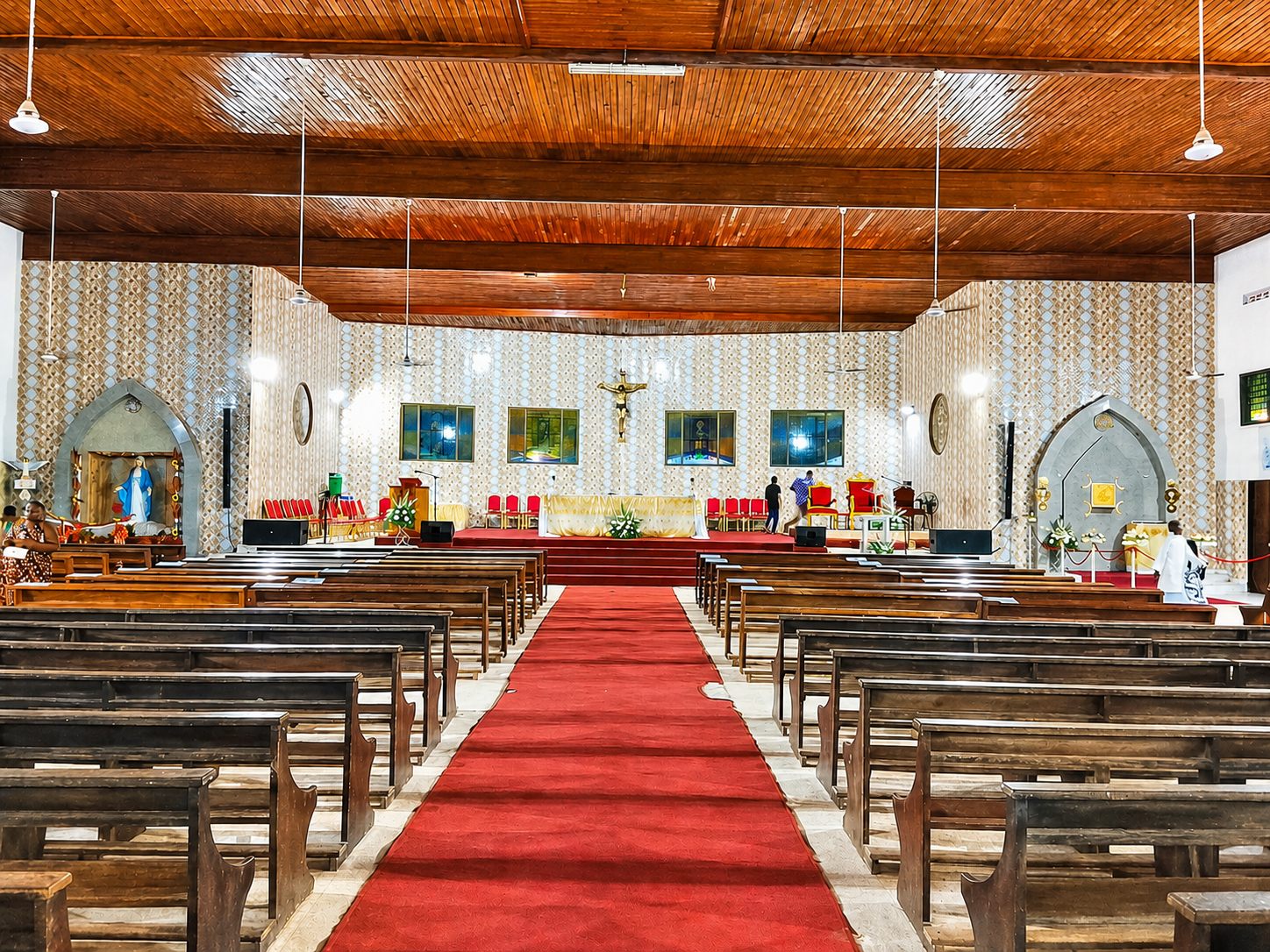 Intérieur de l'église de la Paroisse Sainte Anne de Bingerville
